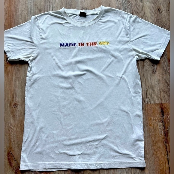 Tops - Vintage 90’s Tee shirt Y2K